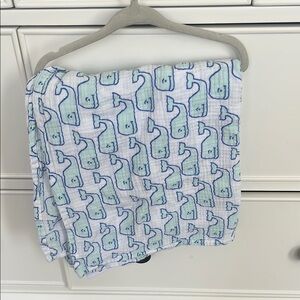 Vineyard Vines Blue and Green Blanket with Stylish Design